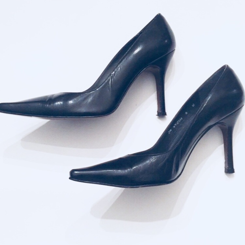 Stuart Weitzman Pointy Toe Pump